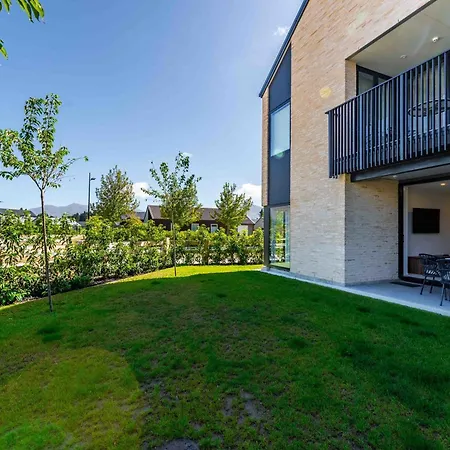 Contemporary Northlake Apartment