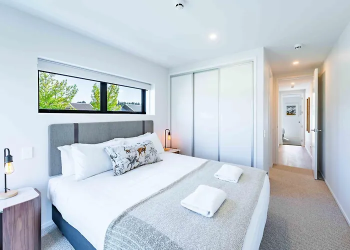Contemporary Northlake Apartment Wanaka