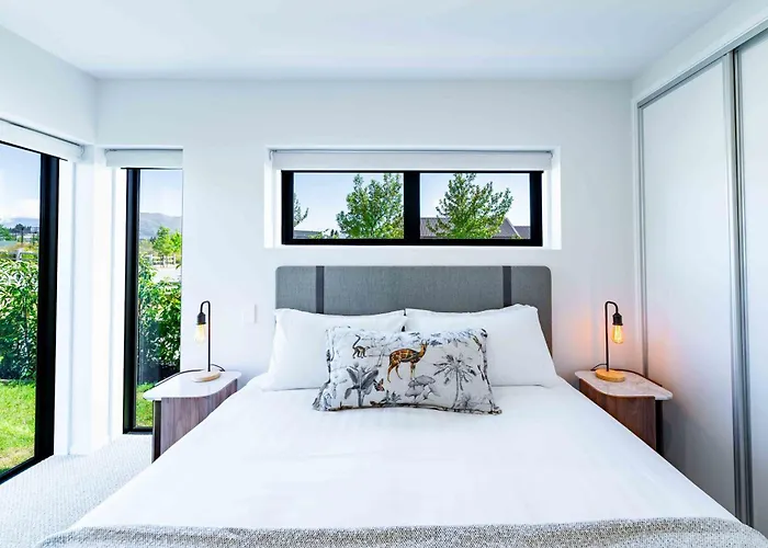 Contemporary Northlake Apartment