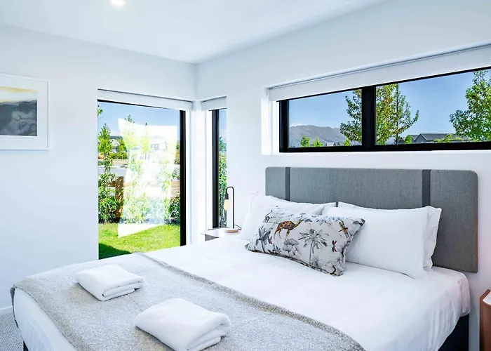 Contemporary Northlake